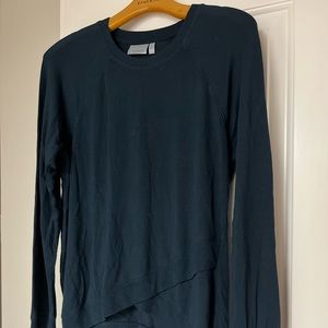 Athleta navy soft sweater size s